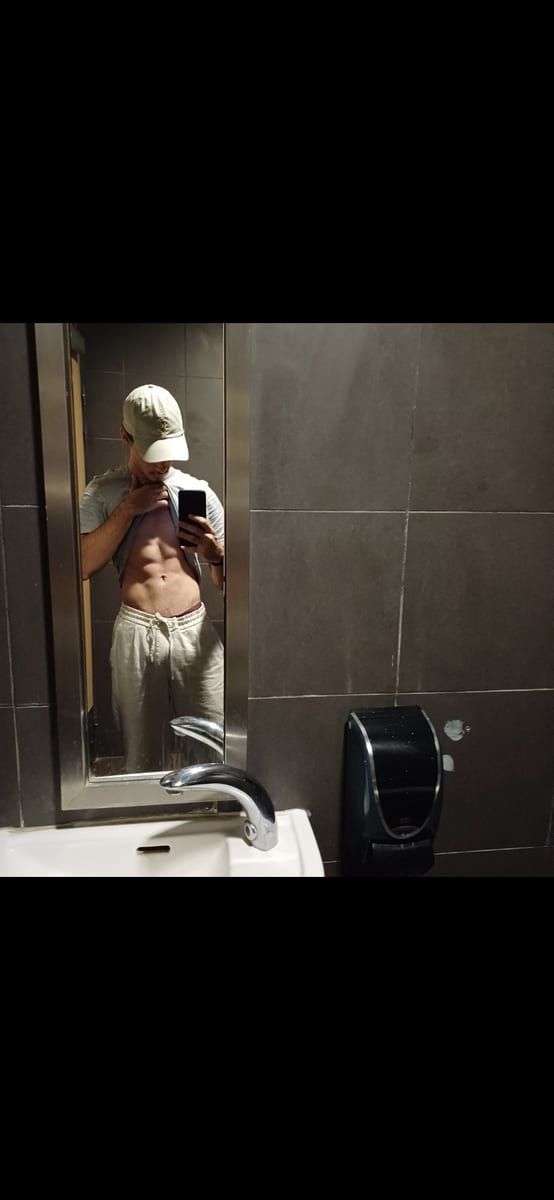 Profil de Clovis, 24 ans, Gay bars à Leytron (Valais)