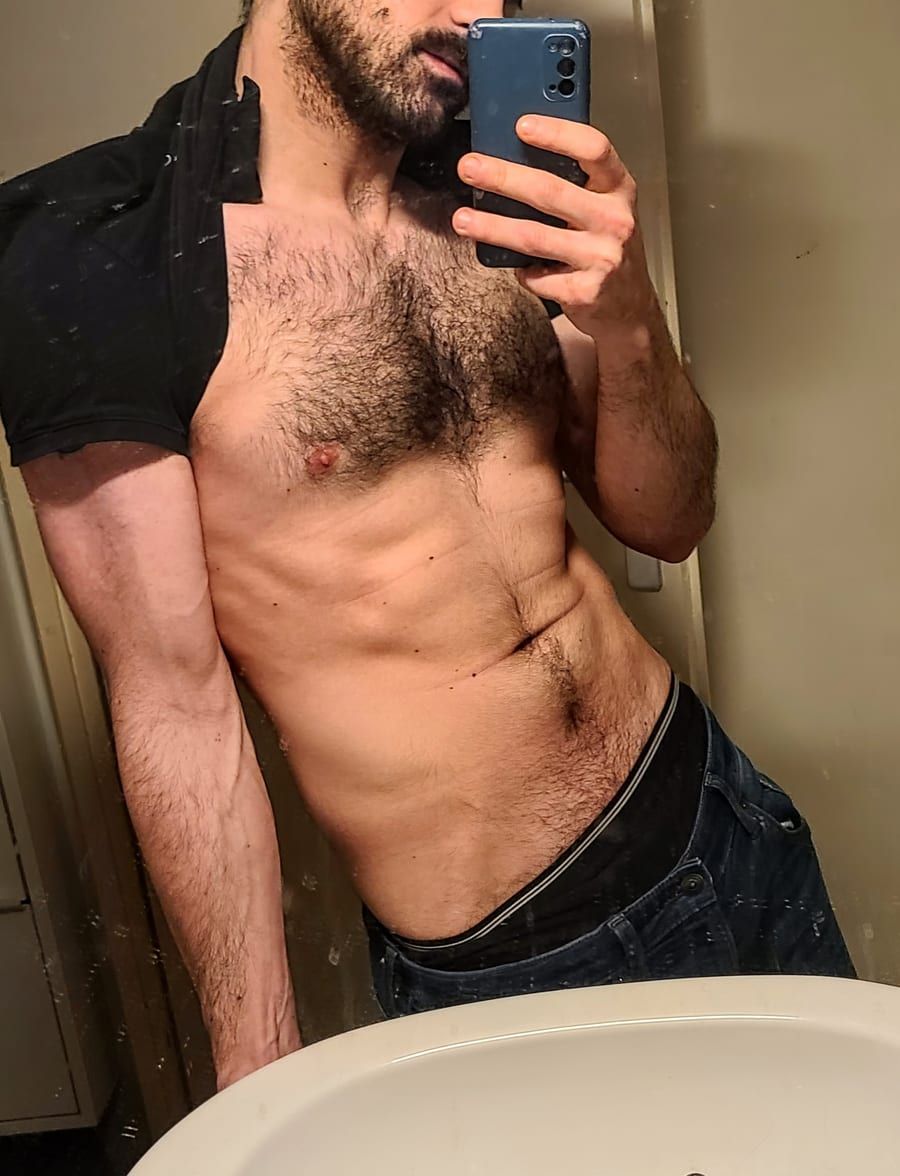 Profil de Yvonig, 26 ans, Gay bars à Necker (Saint-Gall)