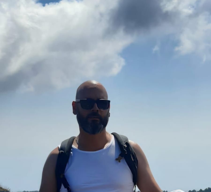 Elarif - Gay bars à Combremont-le-Grand Profil de Elarif, 32 ans, Gay bars à Combremont-le-Grand (Vaud)