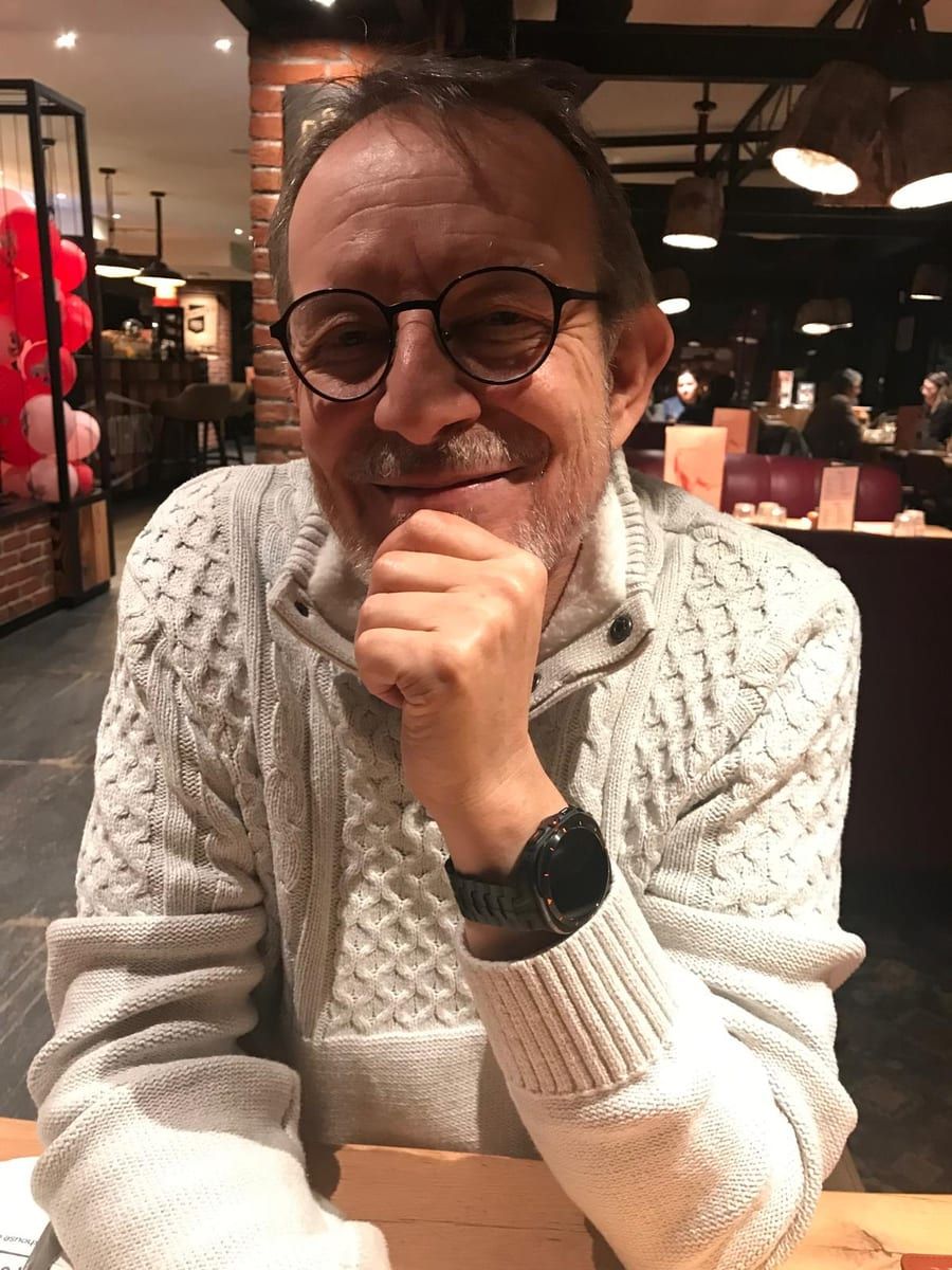 Rael - Gay bars à Veyrier Profil de Rael, 32 ans, Gay bars à Veyrier (Genève)
