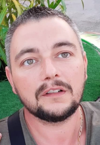 Yaouen - Gay bars à Vilars NE Profil de Yaouen, 25 ans, Gay bars à Vilars NE (Neuchâtel)