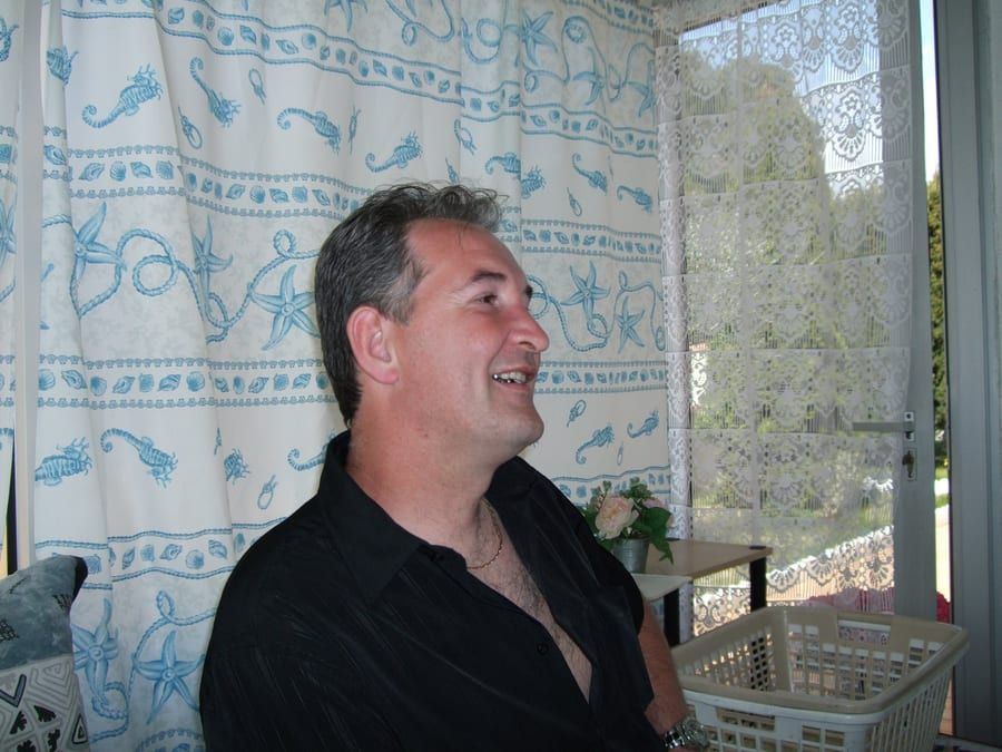 Rudy - Gay bars à St. Niklausen OW Profil de Rudy, 44 ans, Gay bars à St. Niklausen OW (Obwald)