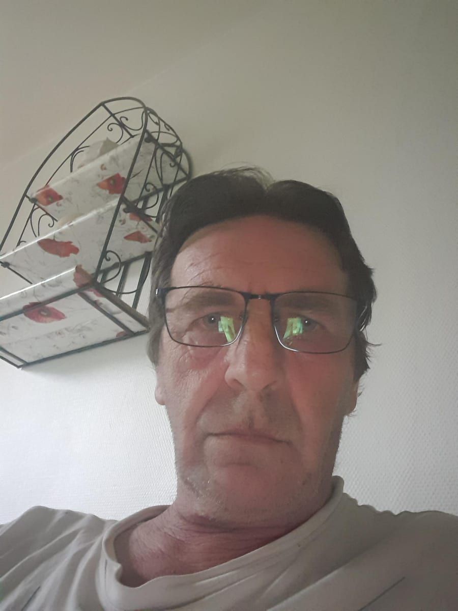 Profil de Eberhard, 27 ans, Gay bars à Huémoz (Vaud)