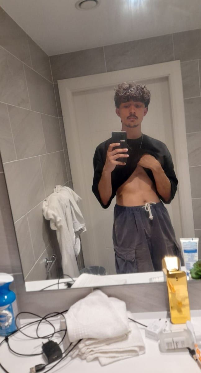 Profil de Mucahid, 22 ans, Gay bars à Eclépens (Vaud)