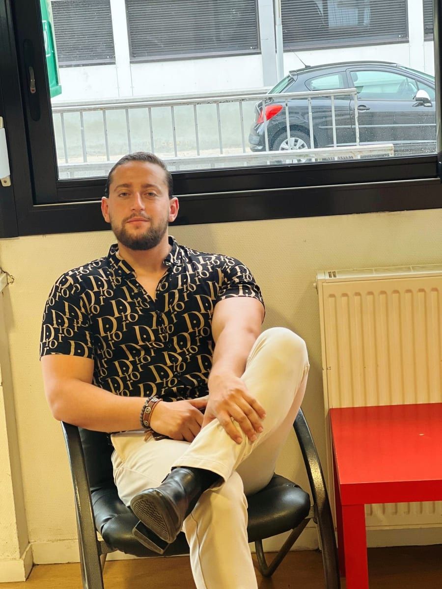 Paul-adrien - Gay bars à Frasses Profil de Paul-adrien, 22 ans, Gay bars à Frasses (Fribourg)