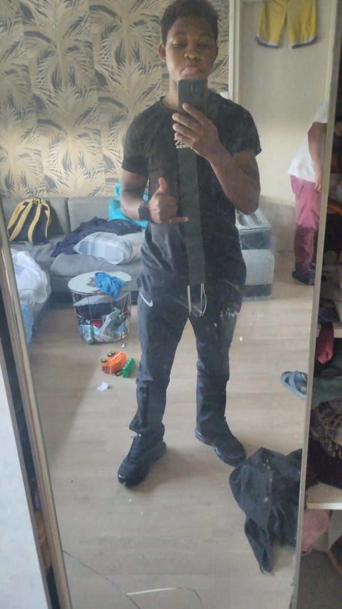 Profil de Mouhamad, 32 ans, Gay bars à Cimadera (Tessin)