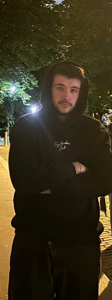 Profil de Evren, 25 ans, Gay bars à Wichtrach (Berne)