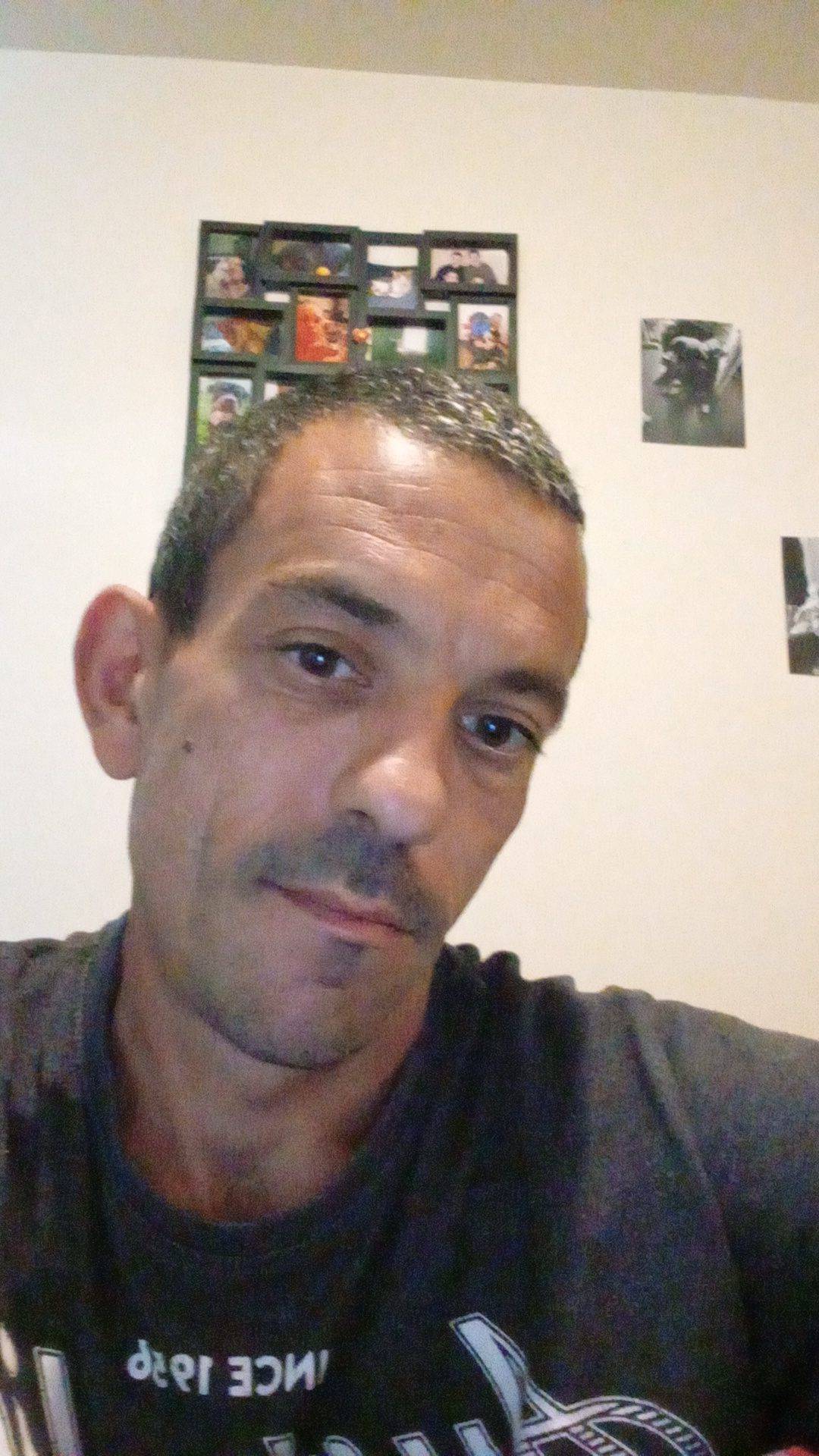 Fauzi - Gay bars à Stalden (Sarnen) Profil de Fauzi, 38 ans, Gay bars à Stalden (Sarnen) (Obwald)