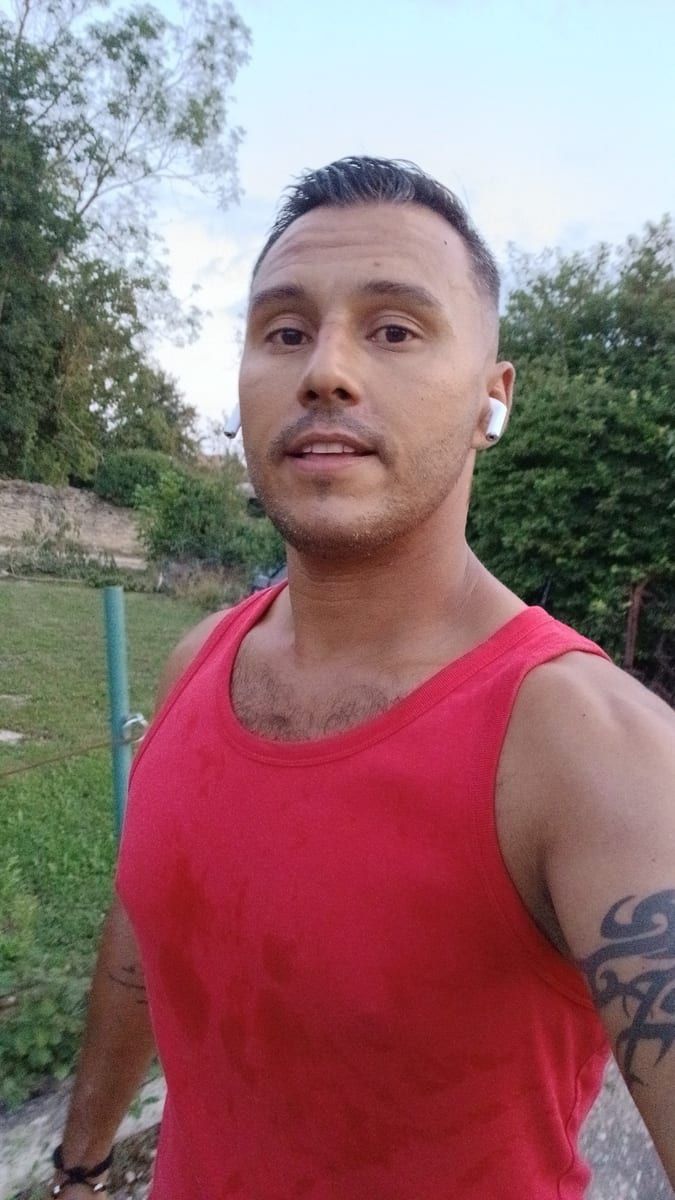 Marc-ange - Gay bars à Wilchingen Profil de Marc-ange, 43 ans, Gay bars à Wilchingen (Schaffhouse)