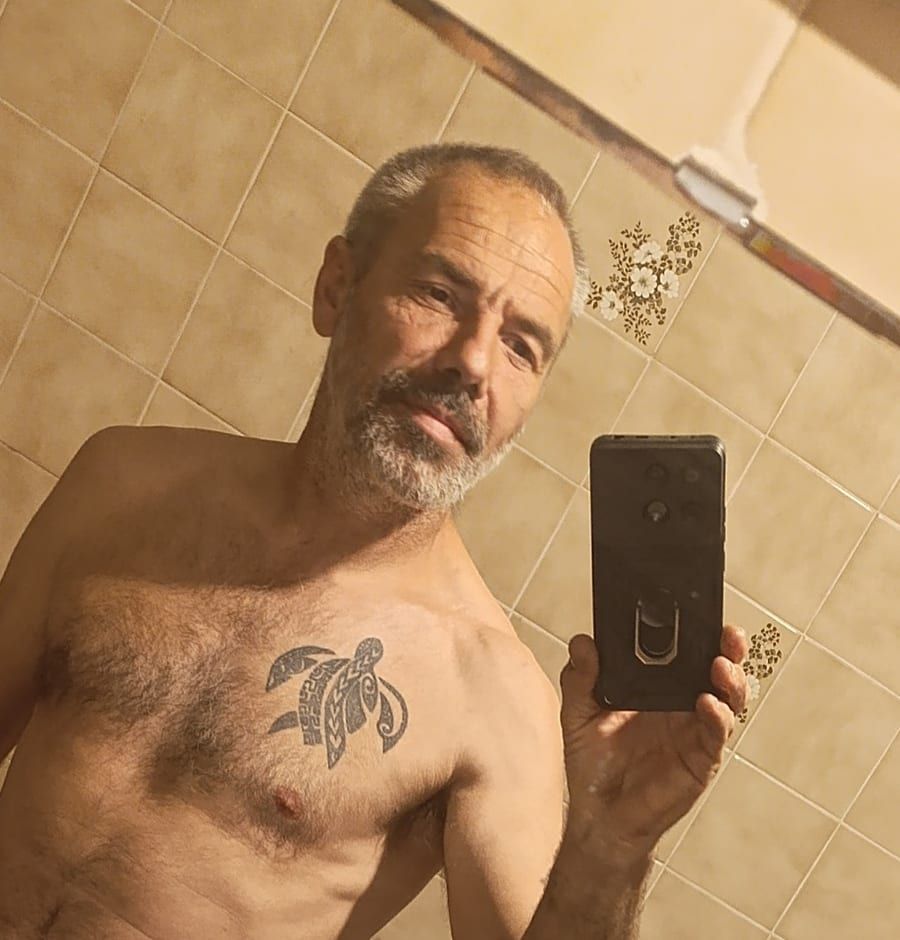 Faysel - Gay bars à Vira (Gambarogno) Profil de Faysel, 41 ans, Gay bars à Vira (Gambarogno) (Tessin)