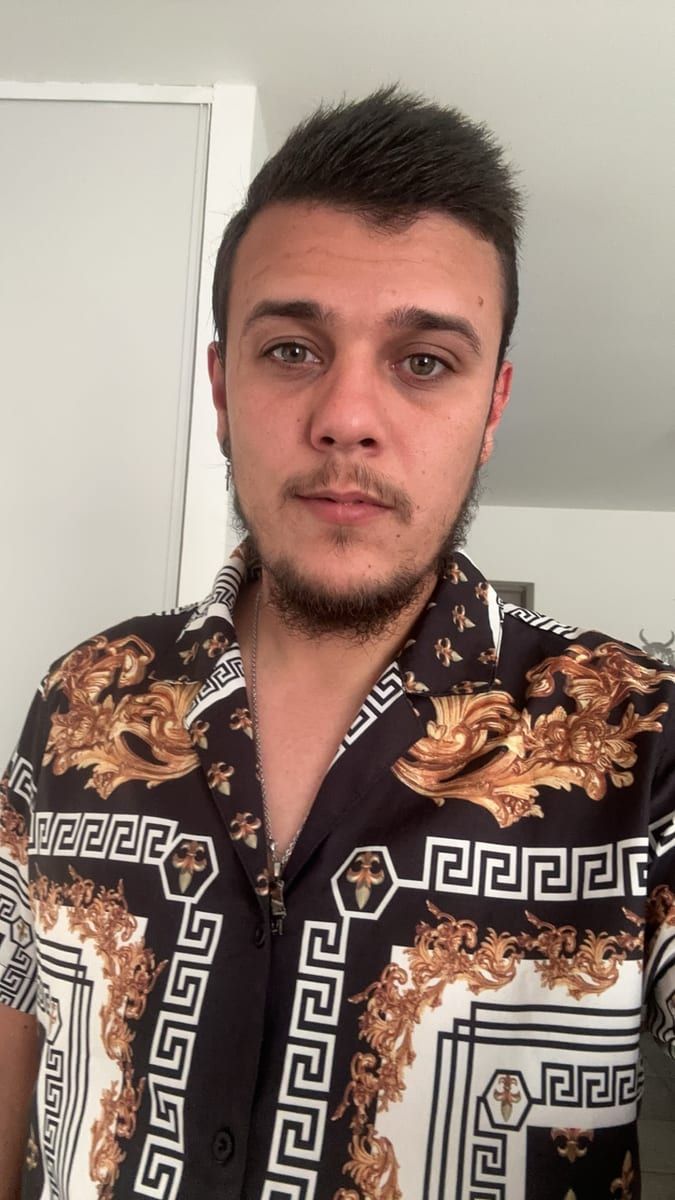 Profil de Saint-yves, 36 ans, Gay bars à Stugl/Stuls (Grisons)