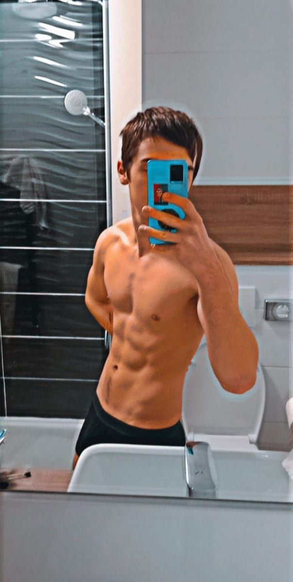 Profil de Sandrino, 22 ans, Gay bars à Jenins (Grisons)