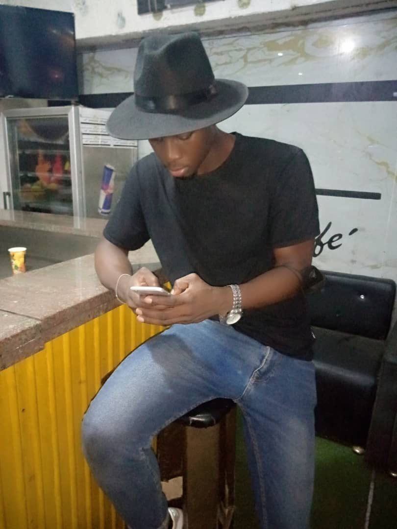 Profil de Younesse, 29 ans, Gay bars à Agarone (Tessin)