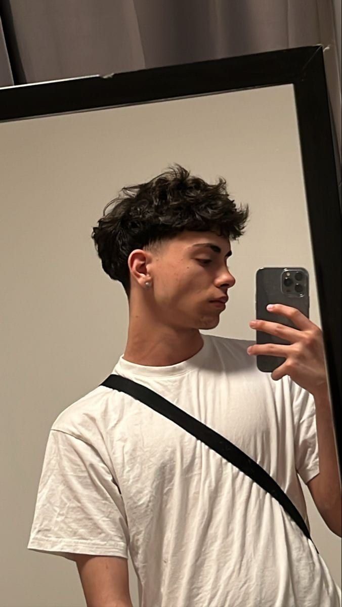 Elyess - Gay bars à Vernier Profil de Elyess, 28 ans, Gay bars à Vernier (Genève)