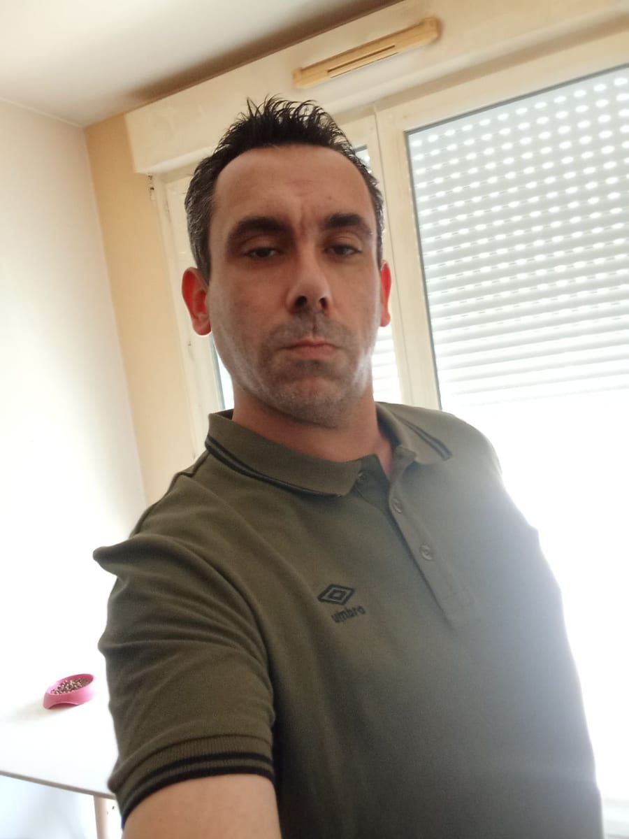 Profil de Petro, 25 ans, Gay bars à Champtauroz (Vaud)