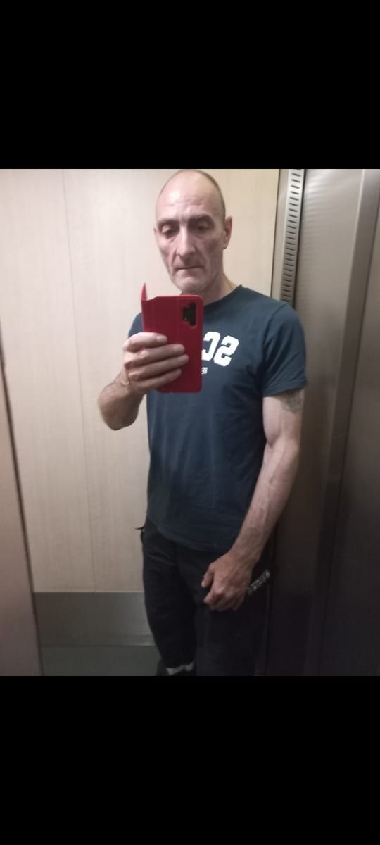 Profil de Labib, 24 ans, Gay bars à Müstair (Grisons)