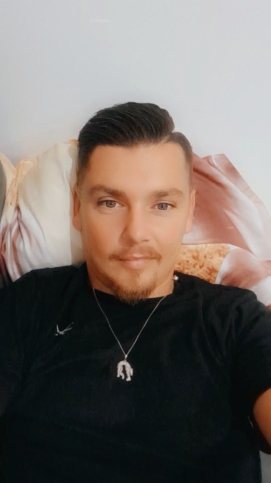 Housni - Gay bars à Commugny Profil de Housni, 41 ans, Gay bars à Commugny (Vaud)