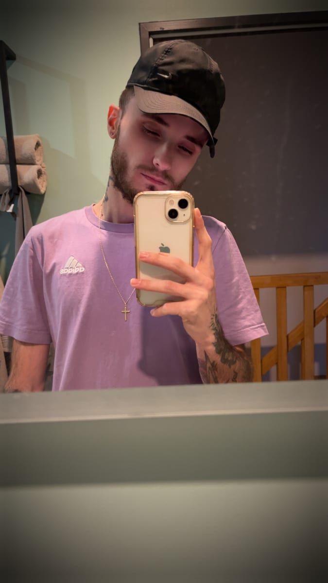 Reshad - Gay bars à Vilars NE Profil de Reshad, 23 ans, Gay bars à Vilars NE (Neuchâtel)